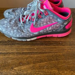 woman’s nike running shoes